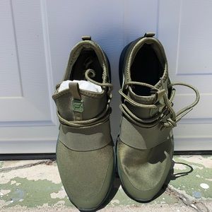 Fabletics zuma sneakers size 9